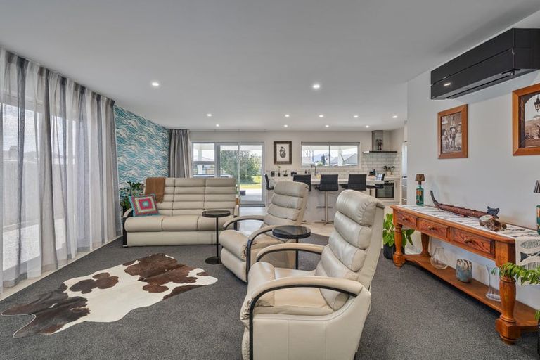 Photo of property in 15 Whitby Avenue, Whitianga, 3510