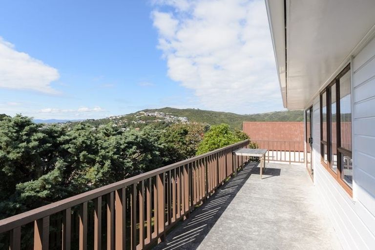 Photo of property in 76 Thurleigh Grove, Karori, Wellington, 6012