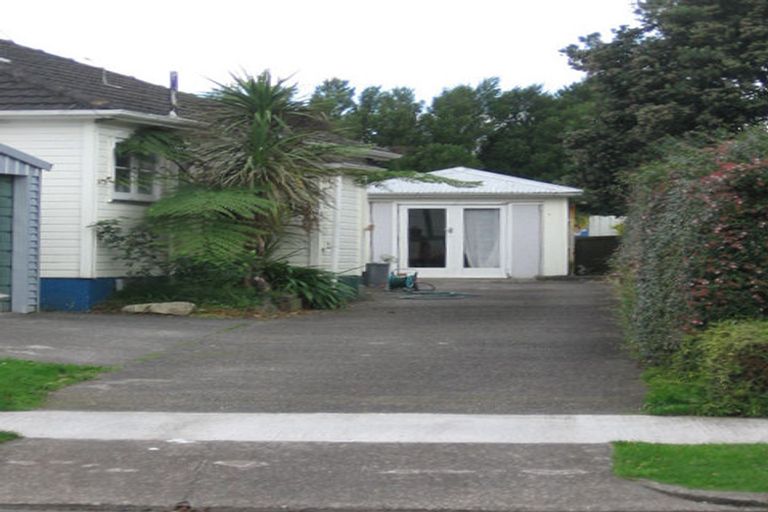 Photo of property in 2 Compton Crescent, Taita, Lower Hutt, 5011