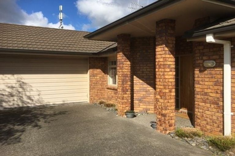 Photo of property in 86 Nielsen Gardens, Rototuna, Hamilton, 3210