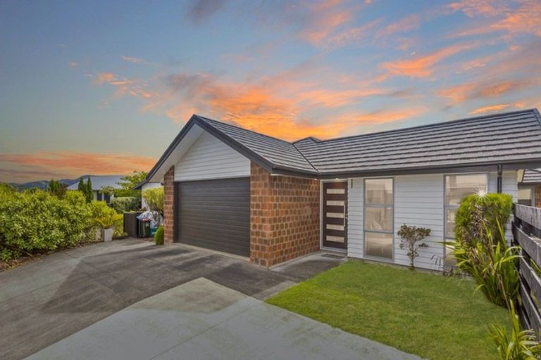Photo of property in 6 Mount Marua Way, Timberlea, Upper Hutt, 5018