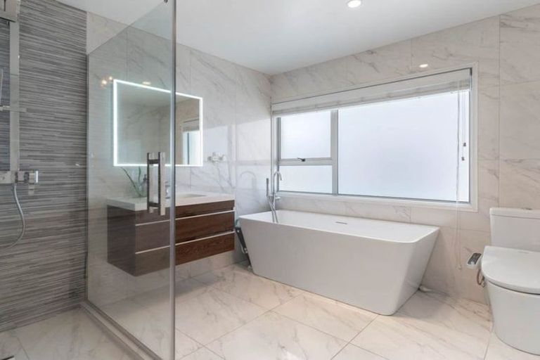 Photo of property in 254 Glamorgan Drive, Northcross, Auckland, 0630