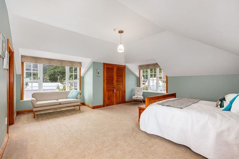 Photo of property in 396 Muritai Road, Eastbourne, Lower Hutt, 5013