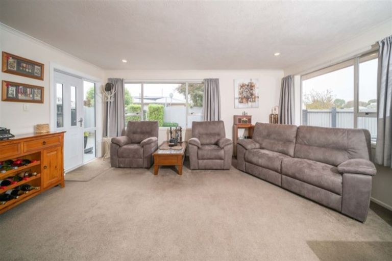 Photo of property in 9 Denise Crescent, Hornby, Christchurch, 8042