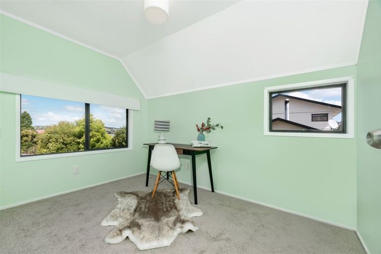 Photo of property in 8 Rhinevale Close, Henderson, Auckland, 0612