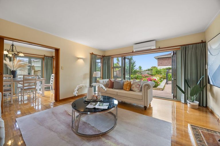 Photo of property in 11 Cheriton Road, Mellons Bay, Auckland, 2014