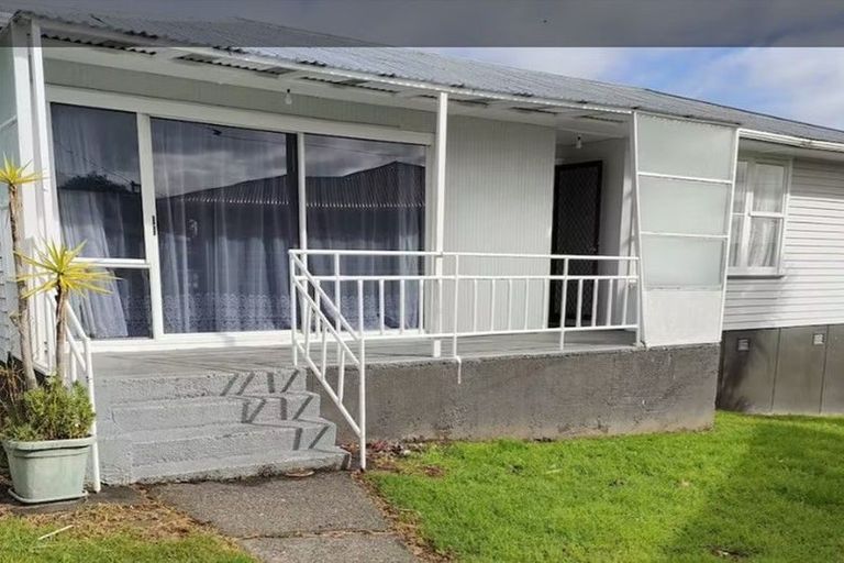 Photo of property in 54 Hepburn Road, Glendene, Auckland, 0602