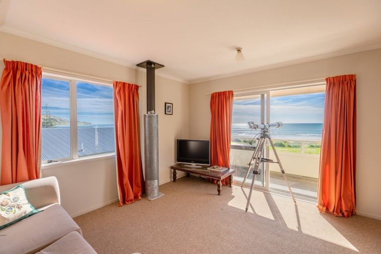 Photo of property in 70 Pourerere Road, Pourerere, Omakere, 4271