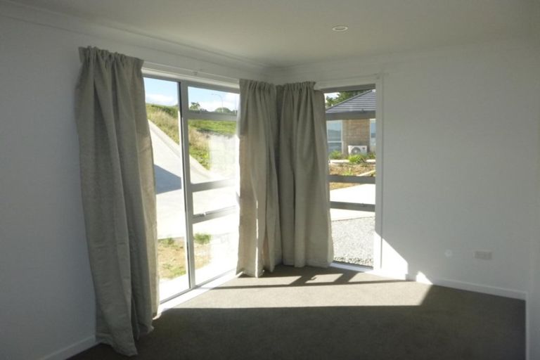 Photo of property in 90 Sunstone Crescent, Timberlea, Upper Hutt, 5018
