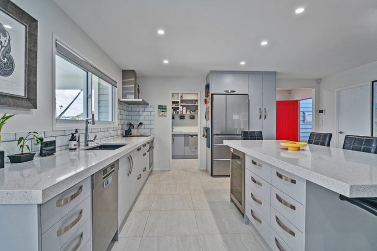 Photo of property in 15 Whitby Avenue, Whitianga, 3510