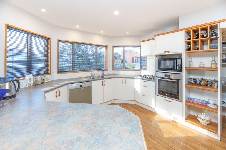 Photo of property in 6 Somerton Rise, Westmorland, Christchurch, 8025