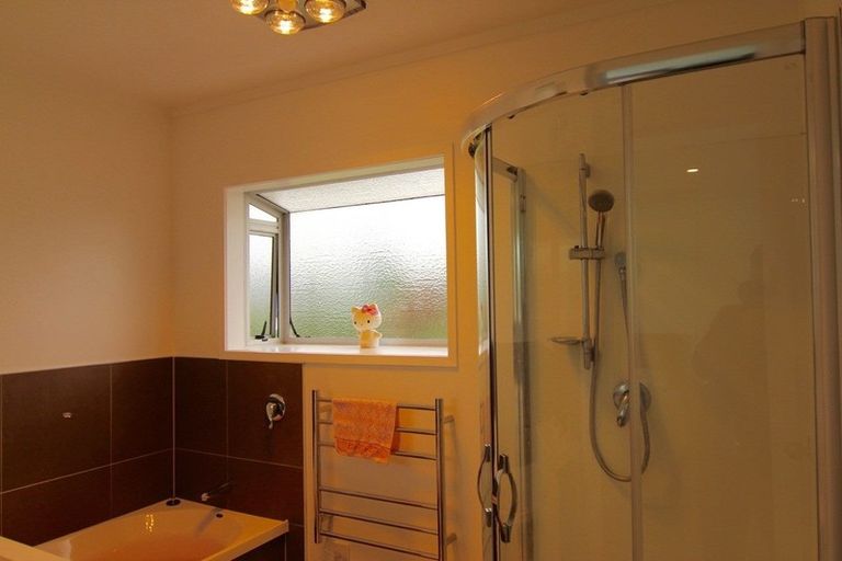 Photo of property in 2/10 Centorian Drive, Windsor Park, Auckland, 0632