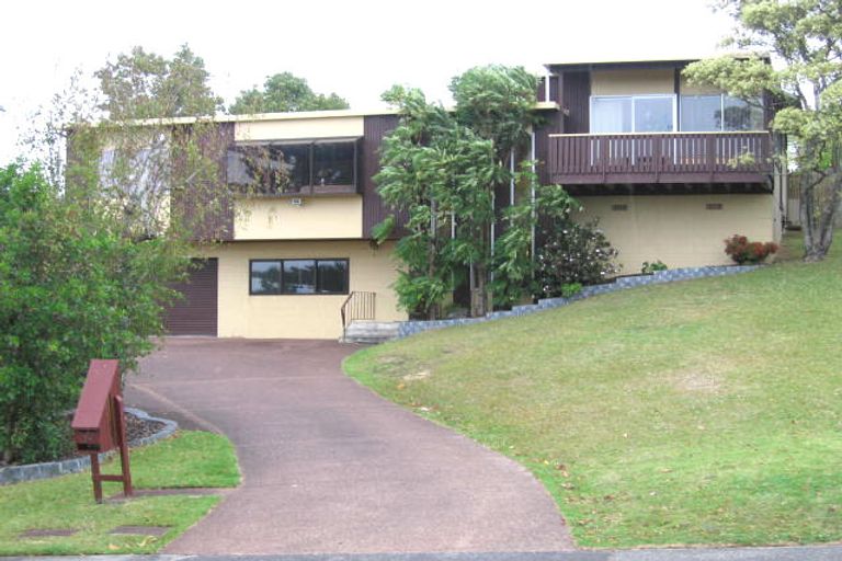 Photo of property in 30 Manhattan Heights, Glendene, Auckland, 0602