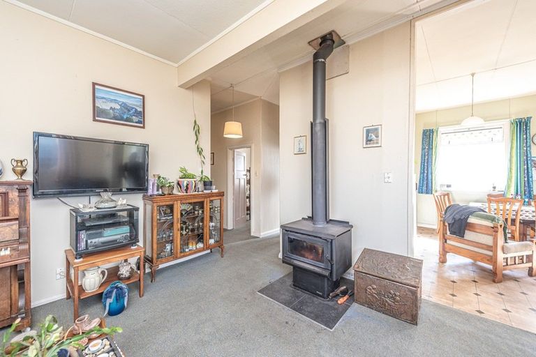 Photo of property in 26 Egmont Street, Castlecliff, Whanganui, 4501