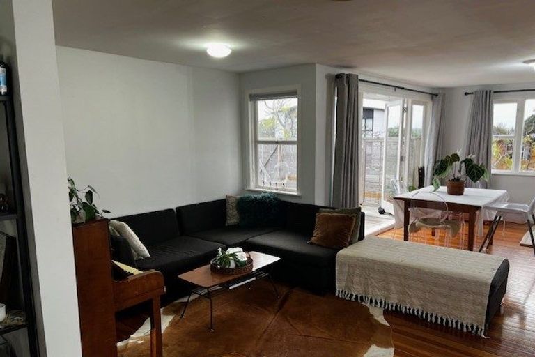 Photo of property in 41b Vera Road, Te Atatu South, Auckland, 0610