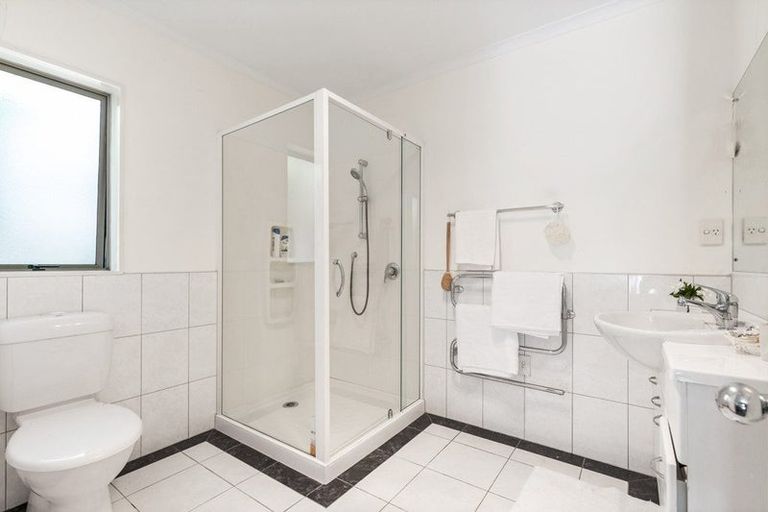 Photo of property in 2 Landing Drive, Albany, Auckland, 0632