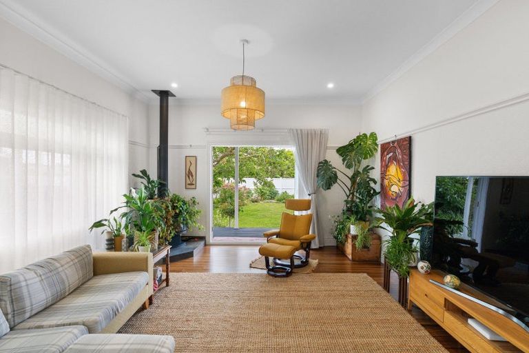 Photo of property in 37 Kiharoa Street, Otaki Beach, Otaki, 5512