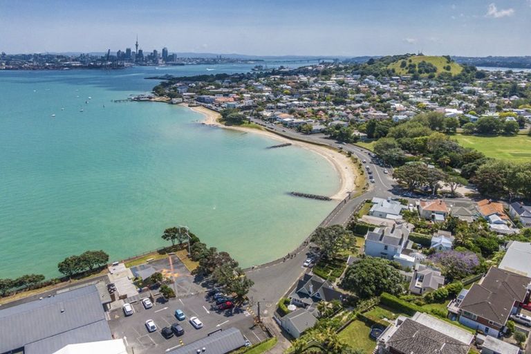 Photo of property in 62 King Edward Parade, Devonport, Auckland, 0624