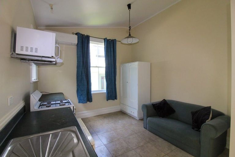 Photo of property in 14a Kelburn Parade, Kelburn, Wellington, 6012