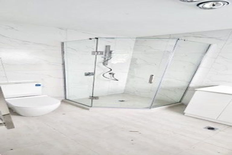 Photo of property in 39 Cascades Road, Pakuranga Heights, Auckland, 2010