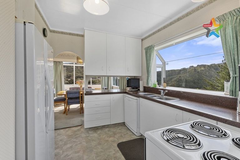 Photo of property in 33 Kingsley Street, Stokes Valley, Lower Hutt, 5019