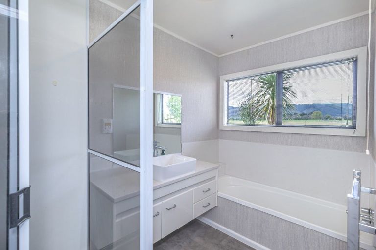 Photo of property in 16 Homewood Avenue, Levin, 5510