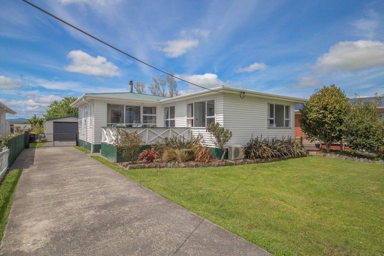 Photo of property in 50 Pipiroa Road, Ngatea, 3503