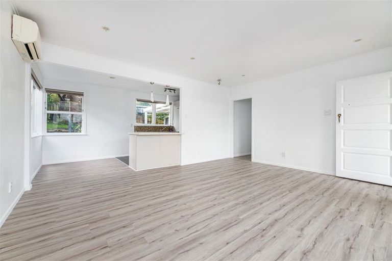 Photo of property in 68 Vodanovich Road, Te Atatu South, Auckland, 0610