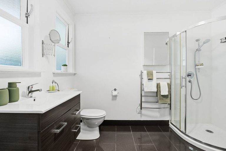 Photo of property in 16 Manor Drive, Stokes Valley, Lower Hutt, 5019