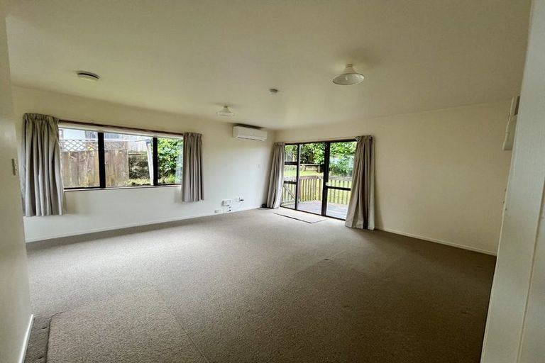 Photo of property in 2/21 Witheford Drive, Bayview, Auckland, 0629