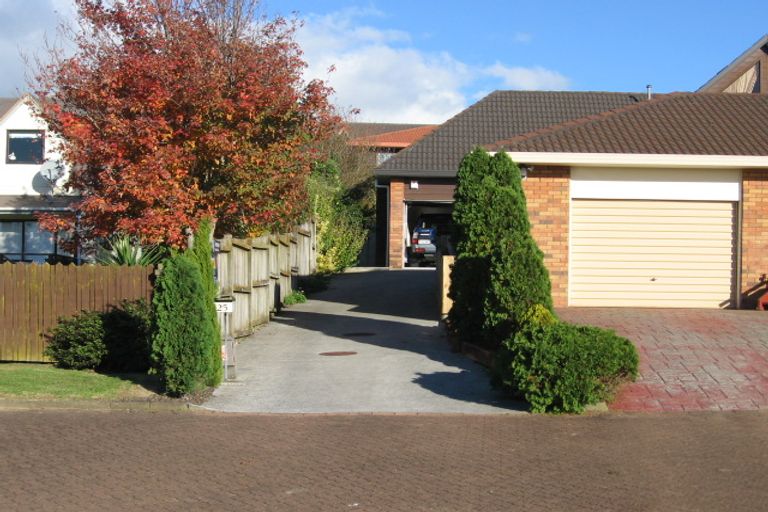 Photo of property in 2/25 Rakaia Rise, Clover Park, Auckland, 2019