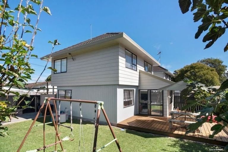 Photo of property in 1/278 Birkdale Road, Birkdale, Auckland, 0626
