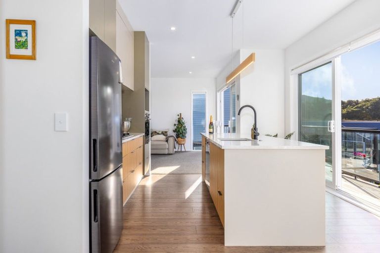 Photo of property in 32 Hokioi Drive, Kenepuru, Porirua, 5022