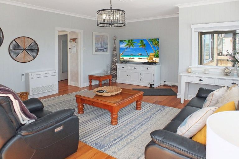 Photo of property in 35 Nash Parade, Foxton Beach, Foxton, 4815