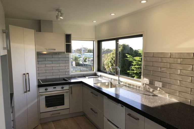 Photo of property in 2/12 Stanley Avenue, Milford, Auckland, 0620