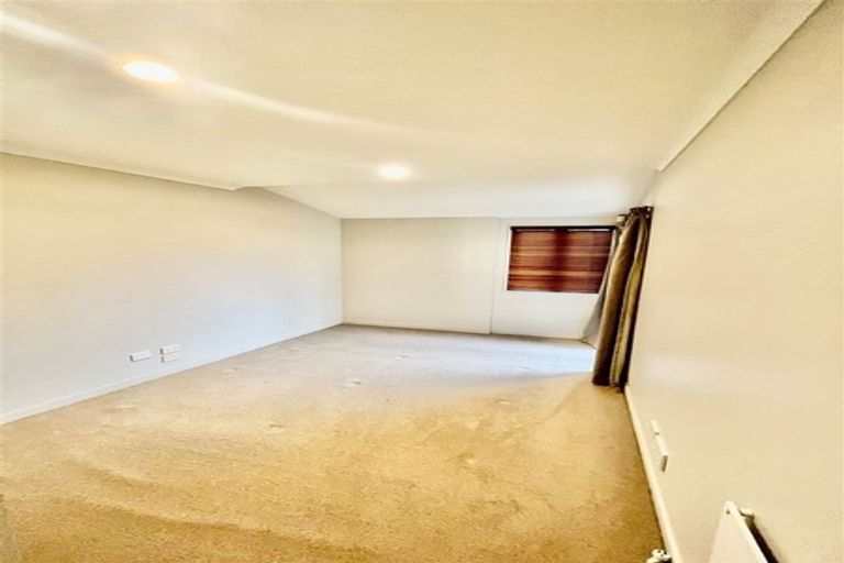Photo of property in 38 Vinograd Drive, Te Atatu Peninsula, Auckland, 0610