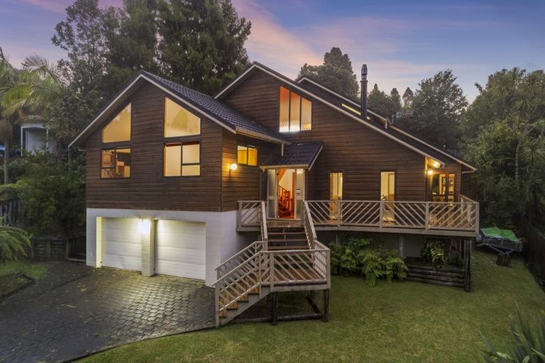 Photo of property in 9 Longfellow Parade, Glen Eden, Auckland, 0604