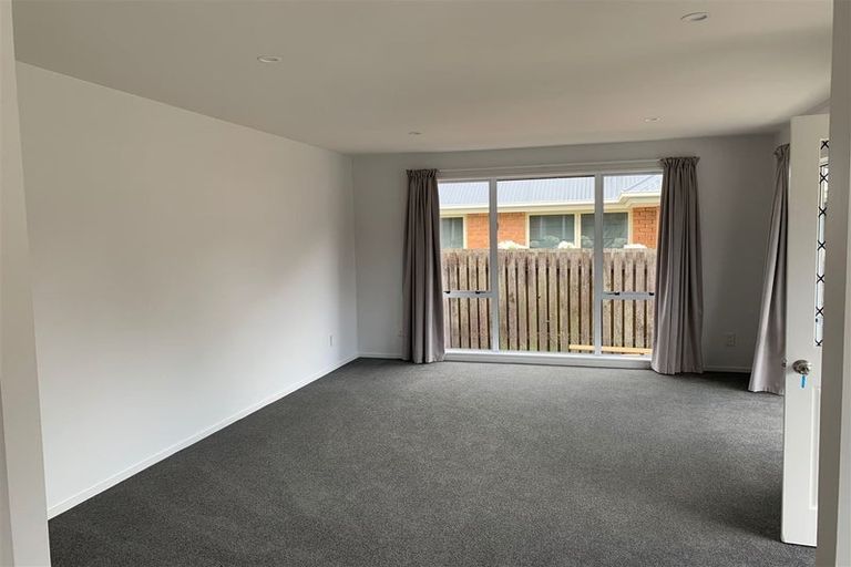 Photo of property in 1/49 Mcfaddens Road, St Albans, Christchurch, 8052