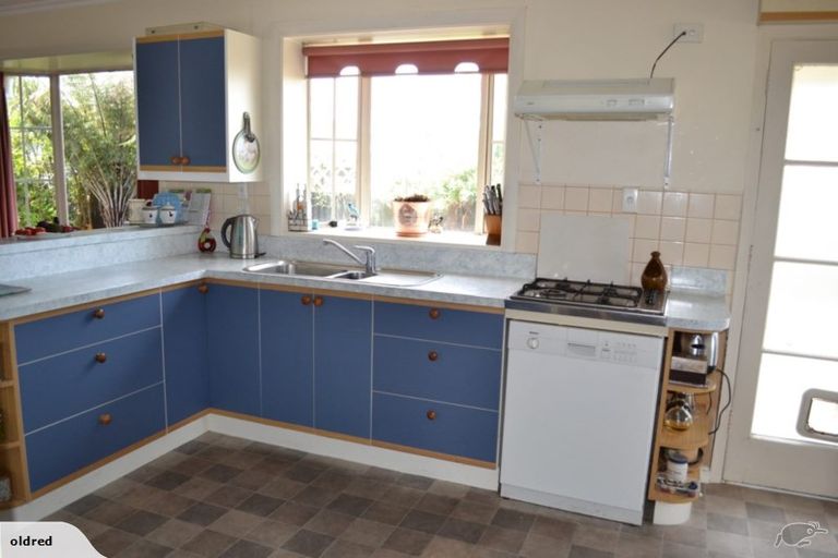 Photo of property in 11 Emlyn Place, Avondale, Christchurch, 8061