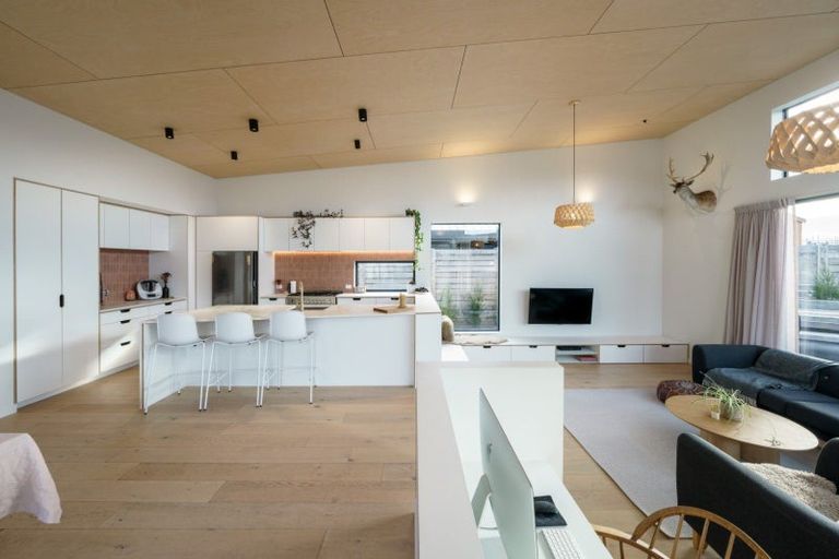 Photo of property in 17 Doug Ledgerwood Drive, Wanaka, 9305