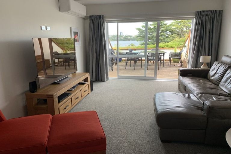 Photo of property in 1/72 Kitchener Road, Milford, Auckland, 0620