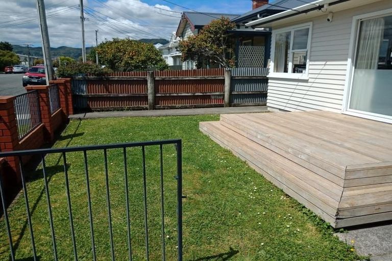 Photo of property in 4 Central Terrace, Alicetown, Lower Hutt, 5010