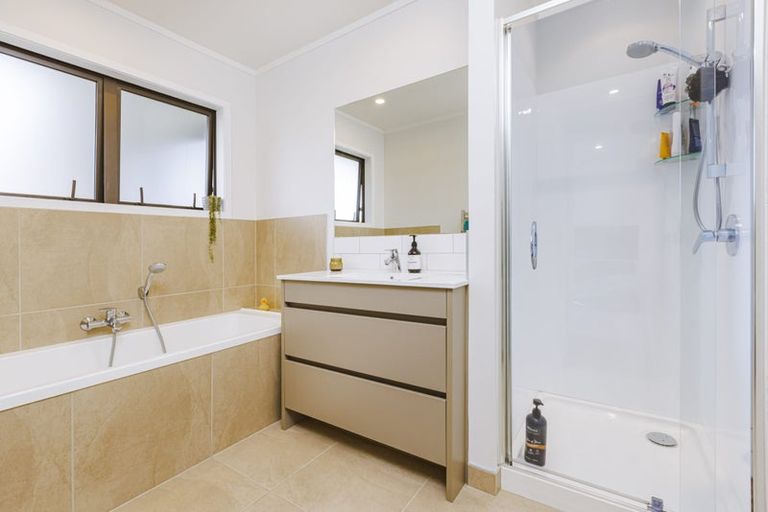 Photo of property in 9 Elrita Place, Conifer Grove, Takanini, 2112