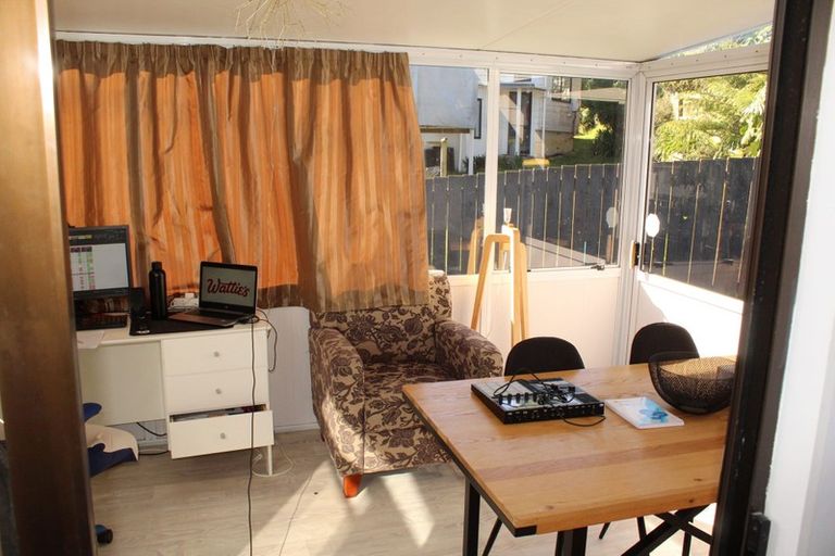 Photo of property in 1/9 Thistledew Place, Bayview, Auckland, 0629