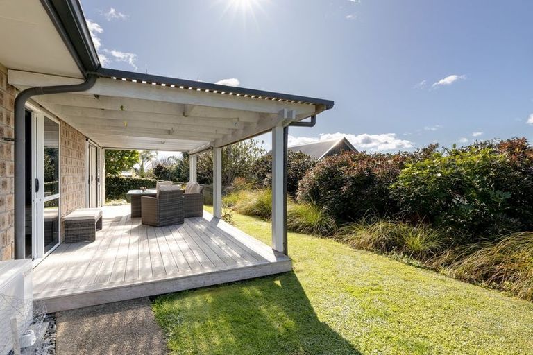 Photo of property in 15 Parkland Rise, Omokoroa, 3114