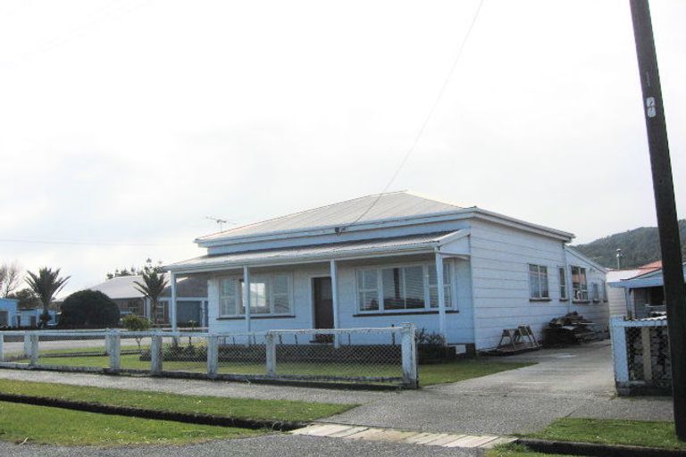 Photo of property in 13-15 Fox Street, Cobden, Greymouth, 7802