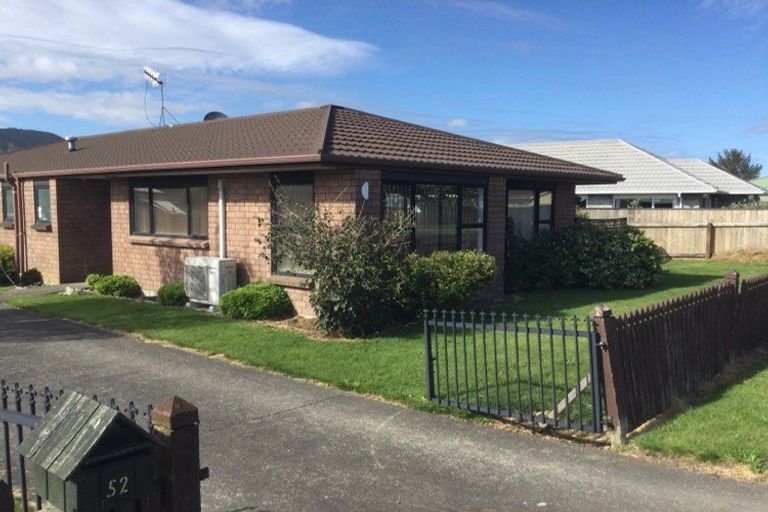 Photo of property in 52 Arawhata Road, Paraparaumu, 5032