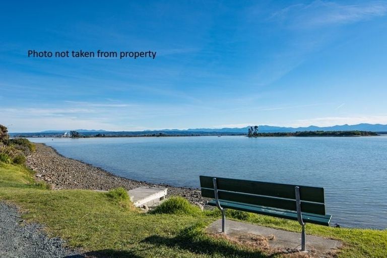 Photo of property in 17 Martin Street, Monaco, Nelson, 7011