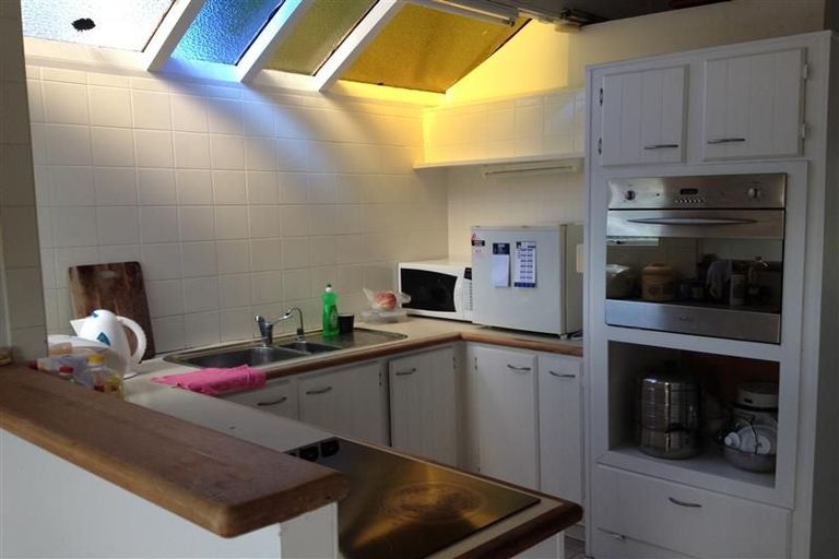 Photo of property in 2/5 Tahinga Street, Northcote, Auckland, 0627