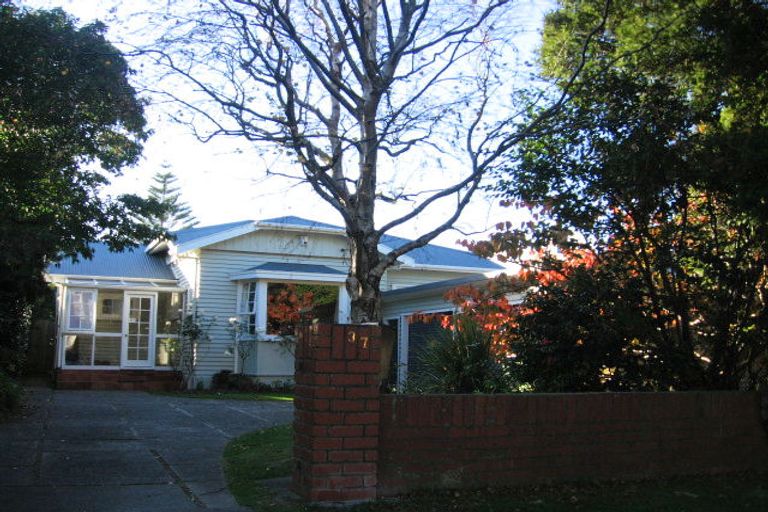 Photo of property in 37 Totara Crescent, Woburn, Lower Hutt, 5010